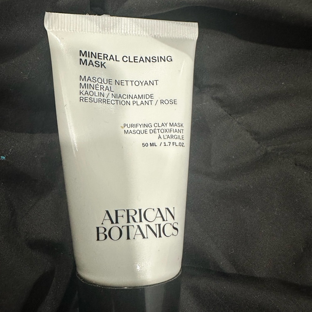 White Cleansing Mask for Skincare